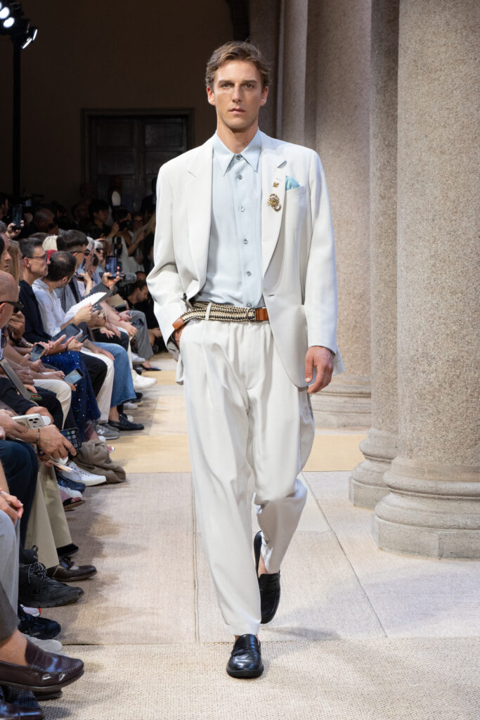 Giorgio Armani SS27 : quand le Marché Méditerranéen devient territoire de style 32 135 135