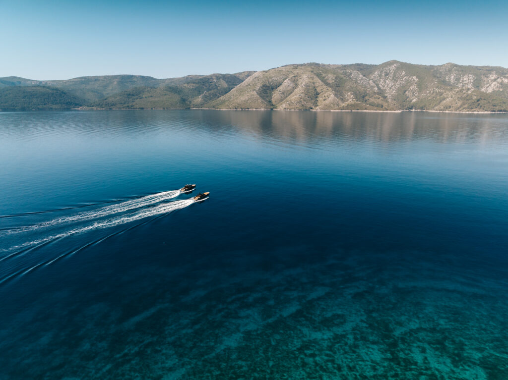 Maslina Resort, Hvar : le luxe qui réunit ce que le monde sépare 31 13 Maslina Resort LIFESTYLE Maslina Boats 2025 Simun Situm