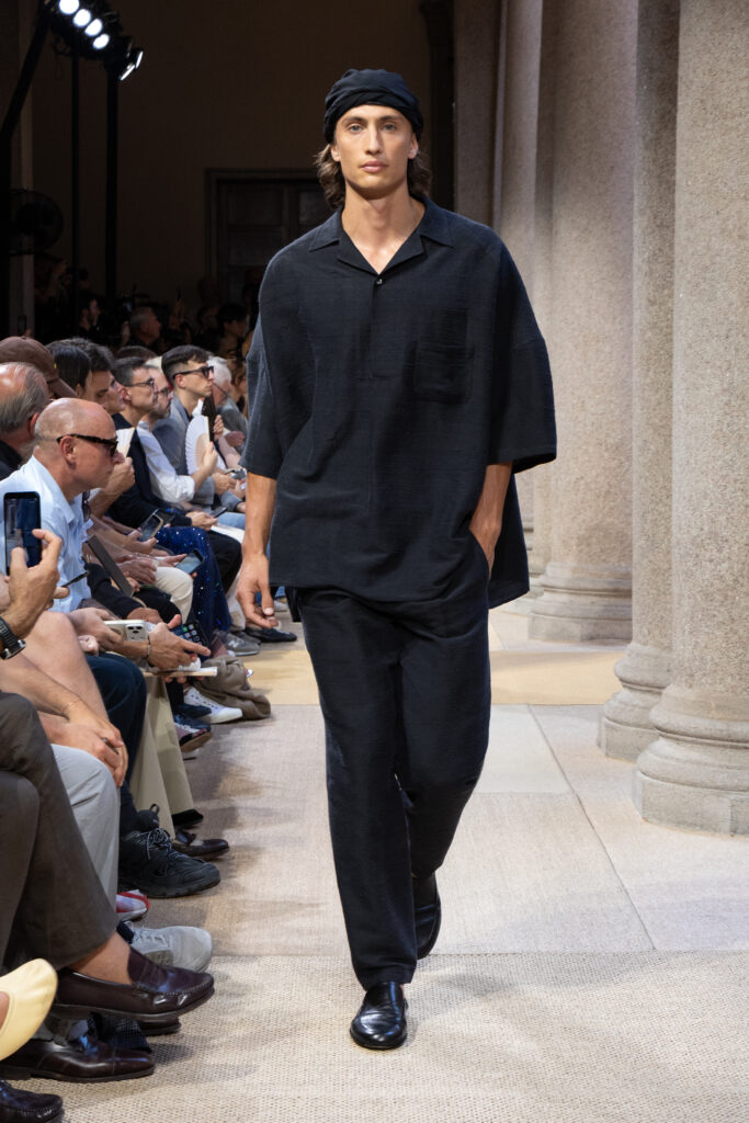 Giorgio Armani SS27 : quand le Marché Méditerranéen devient territoire de style 53 148 148