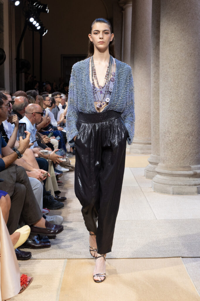 Giorgio Armani SS27 : quand le Marché Méditerranéen devient territoire de style 45 149 149