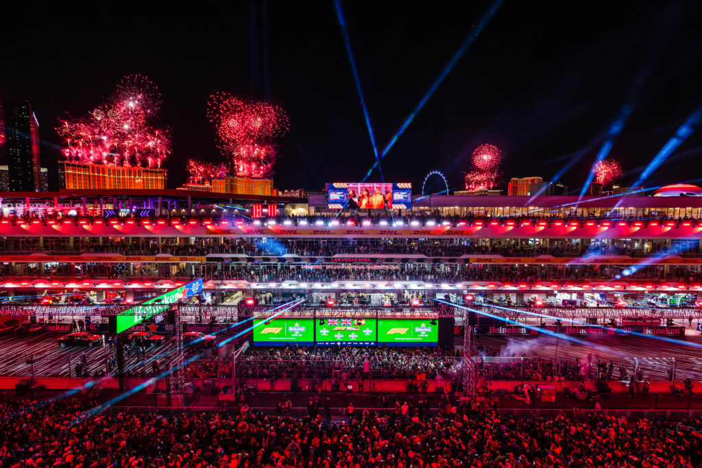 Pourquoi la Formule 1 mise sur Las Vegas jusqu’en 2037 33 20241123 LVGP PB Grid Race Finish AP 0047