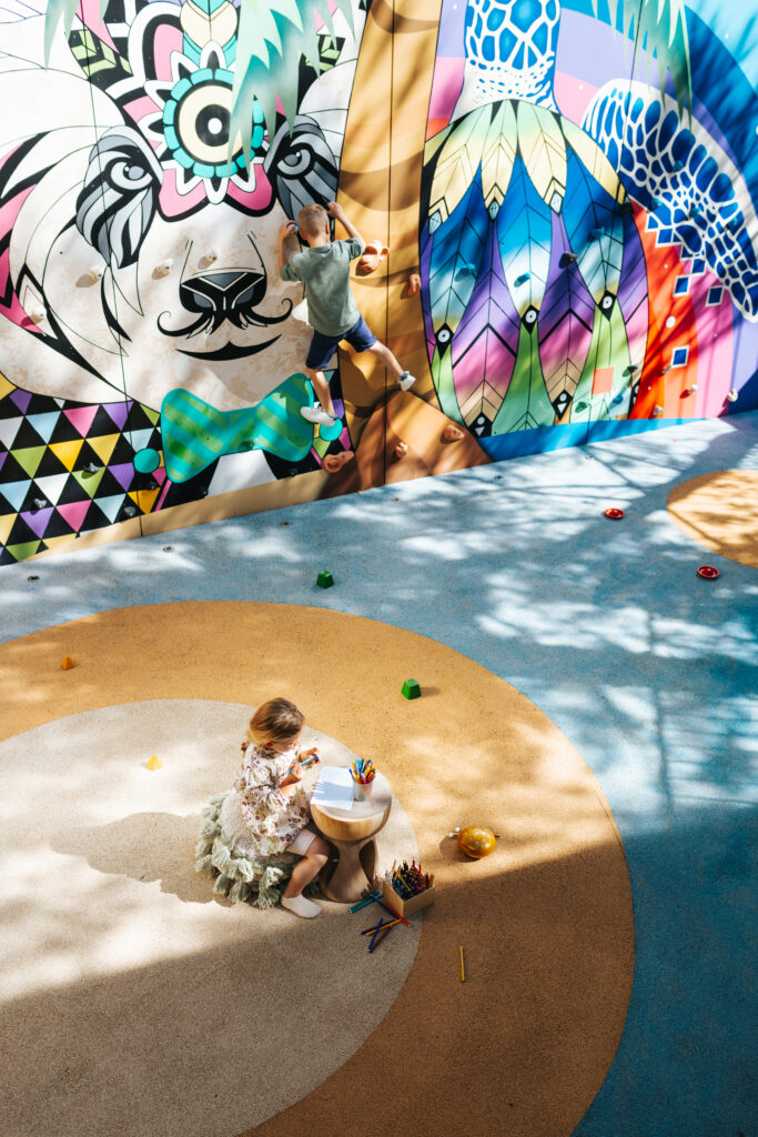 Maslina Resort, Hvar : le luxe qui réunit ce que le monde sépare 34 20 Maslina Resort LIFESTYLE Playroom 2025 Simun Situm
