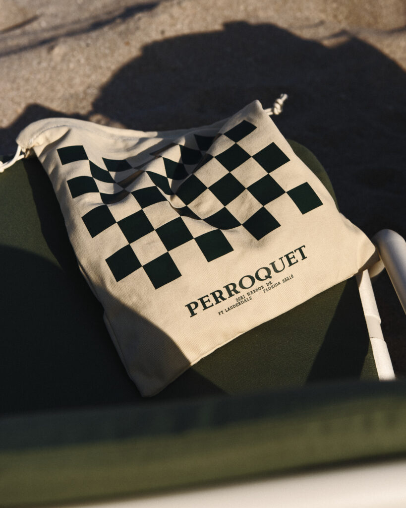Le Perroquet: A Place Where Florida Hospitality Takes on a Homey Feel 28 26028 Perroquet Handheld 108