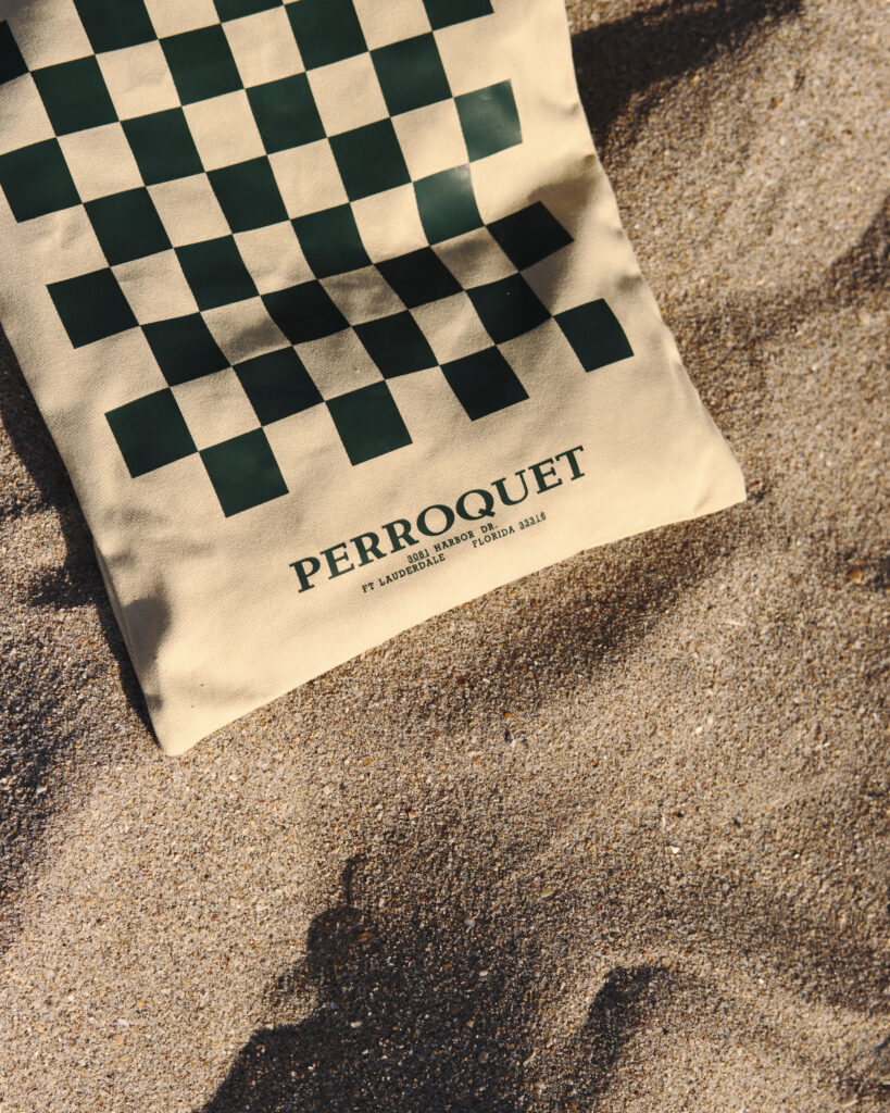 Le Perroquet: A Place Where Florida Hospitality Takes on a Homey Feel 29 26028 Perroquet Handheld 112
