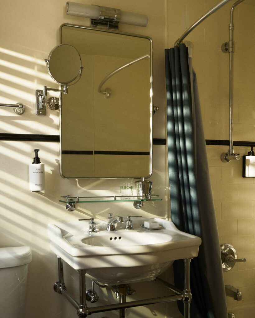 Le Perroquet: A Place Where Florida Hospitality Takes on a Homey Feel 49 26028 Perroquet MediumDouble 132
