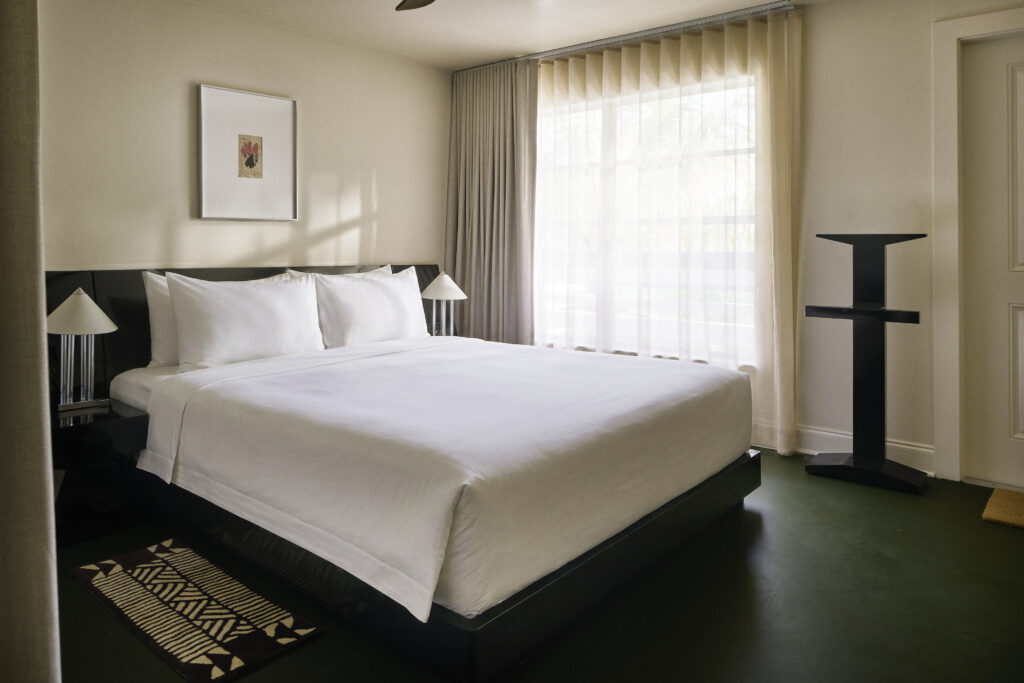 Le Perroquet: A Place Where Florida Hospitality Takes on a Homey Feel 54 26028 Perroquet MediumDouble 213 1