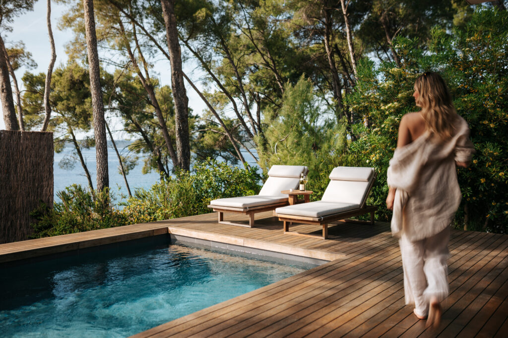 Maslina Resort, Hvar : le luxe qui réunit ce que le monde sépare 40 35 Maslina Resort LIFESTYLE Villa Borovina 2025 Simun Situm