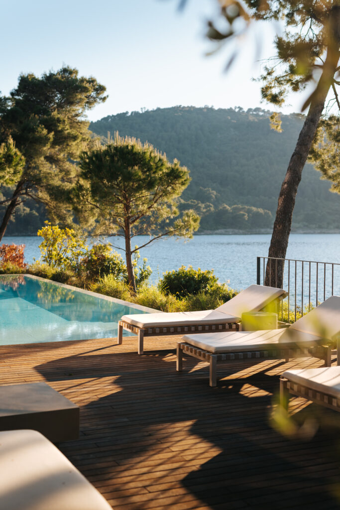 Maslina Resort, Hvar : le luxe qui réunit ce que le monde sépare 41 36 Maslina Resort LIFESTYLE Villa Uvala 2025 Simun Situm