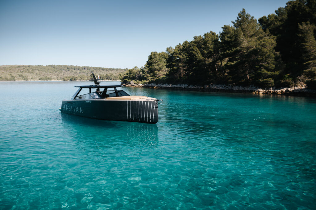 Maslina Resort, Hvar : le luxe qui réunit ce que le monde sépare 45 41 Maslina Resort LIFESTYLE Maslina Boats Simun Situm
