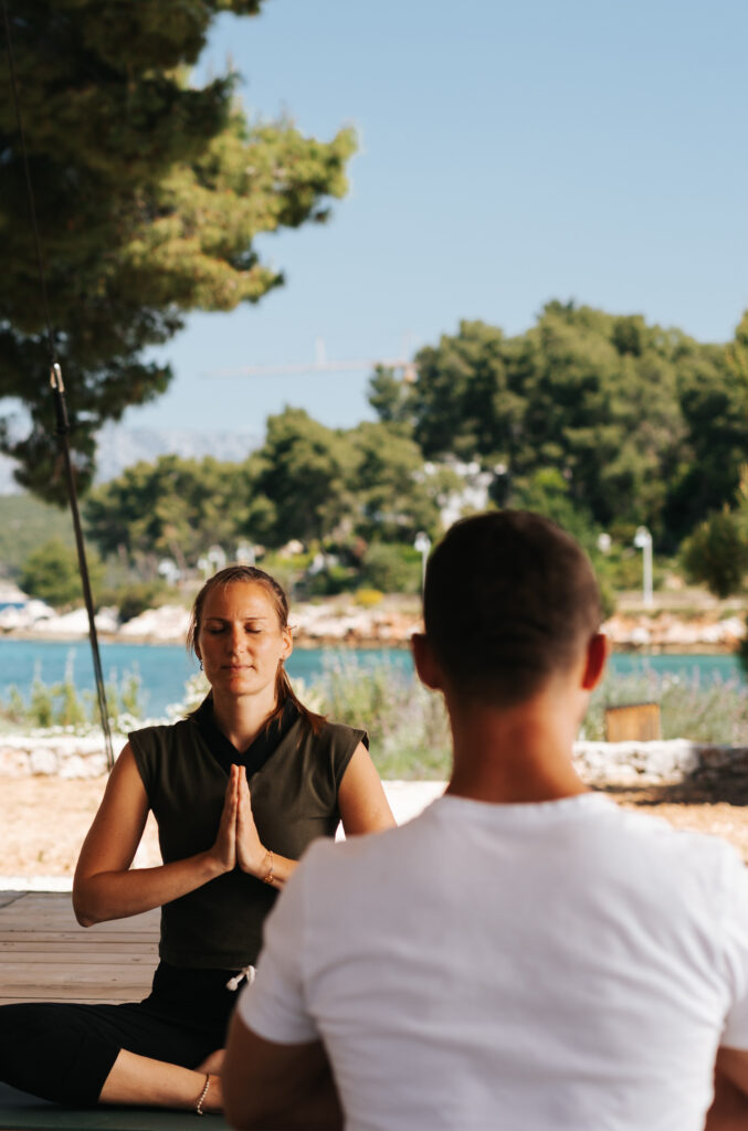 Maslina Resort, Hvar : le luxe qui réunit ce que le monde sépare 51 47 Maslina Resort LIFESTYLE Yoga Simun Situm