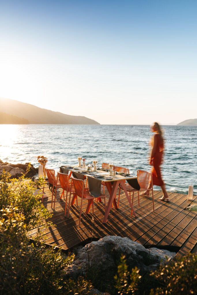 Maslina Resort, Hvar : le luxe qui réunit ce que le monde sépare 57 55 Maslina Resort LIFESTYLE Seaside Dining Simun Situm