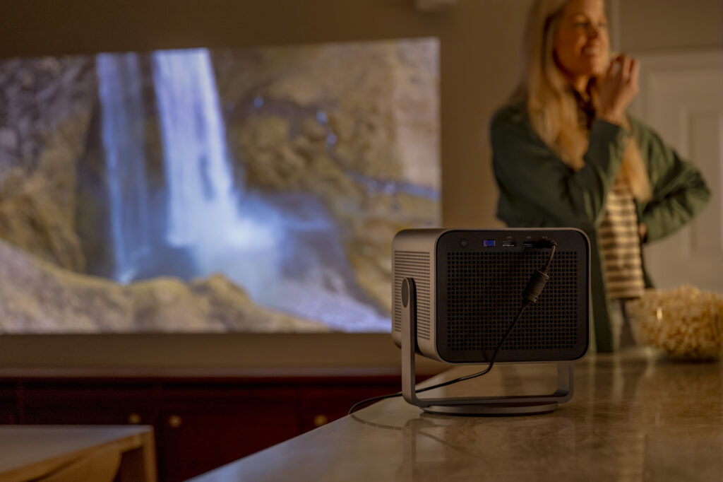 Leica Cine Compact 1: Home Theater on the Go 29 Ambient Compact Asa Popcorn 300