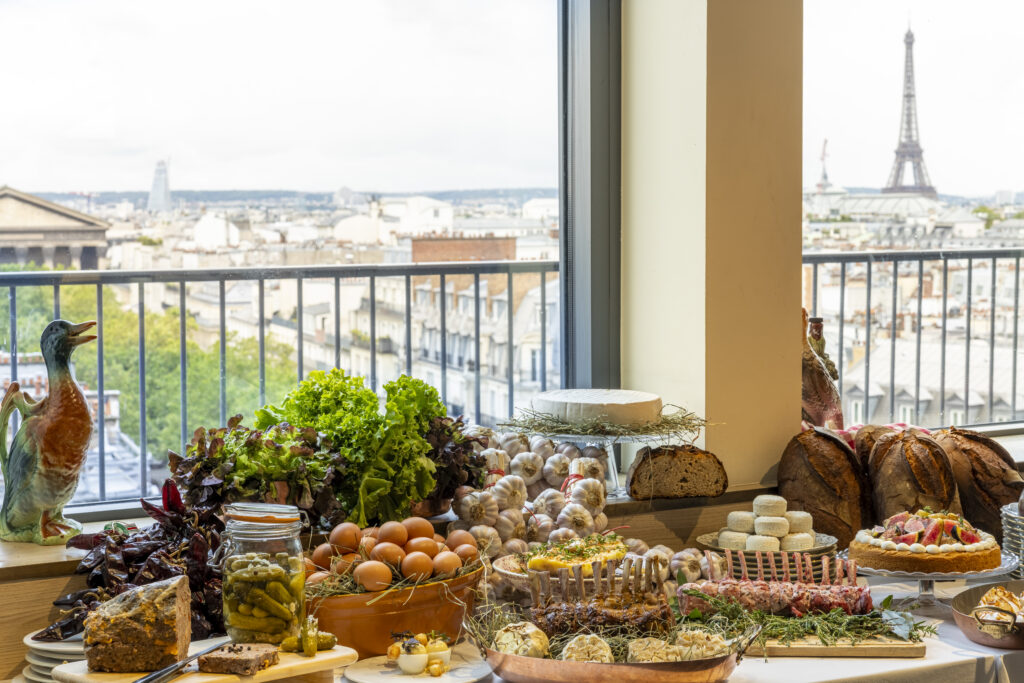 Côtelette s'installe au Printemps Haussmann : un bistrot canaille au 8e étage, vue sur Paris 25 COTELETTE au Printemps Haussmann 1 ©Printemps