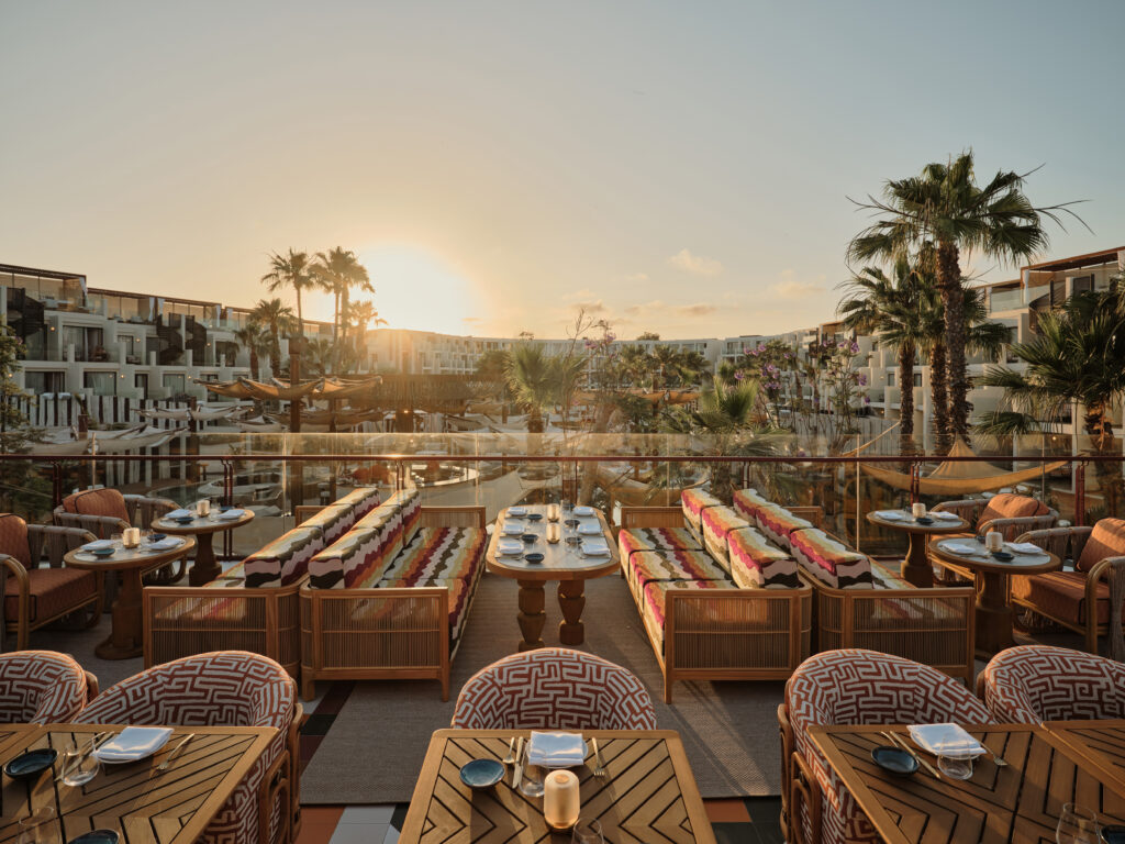 COYA débarque à Ibiza : l’Amérique latine comme art de vivre en Méditerranée 42 COYA IBIZA Rooftop View Pisco Bar