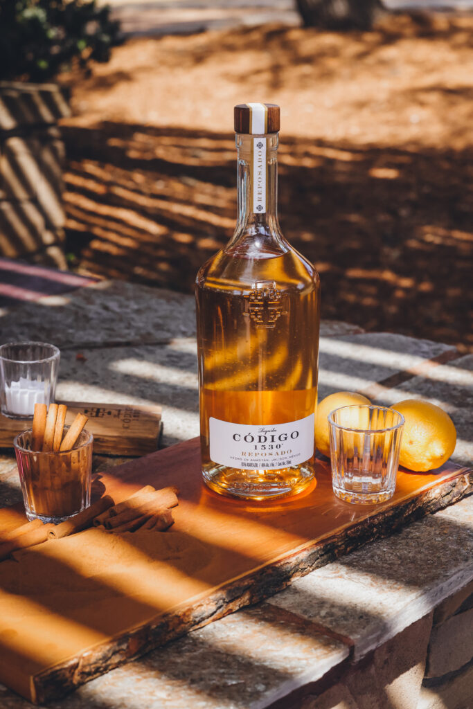 Código 1530 et Altos : quand la tequila mérite enfin d'être prise au sérieux 37 Codigo 1530 Lifestyle Reposado 2 global rights