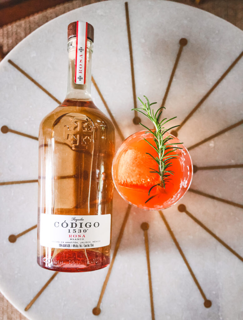 Código 1530 et Altos : quand la tequila mérite enfin d'être prise au sérieux 40 Codigo 1530 Lifestyle Rosa Blanco 6 global rights