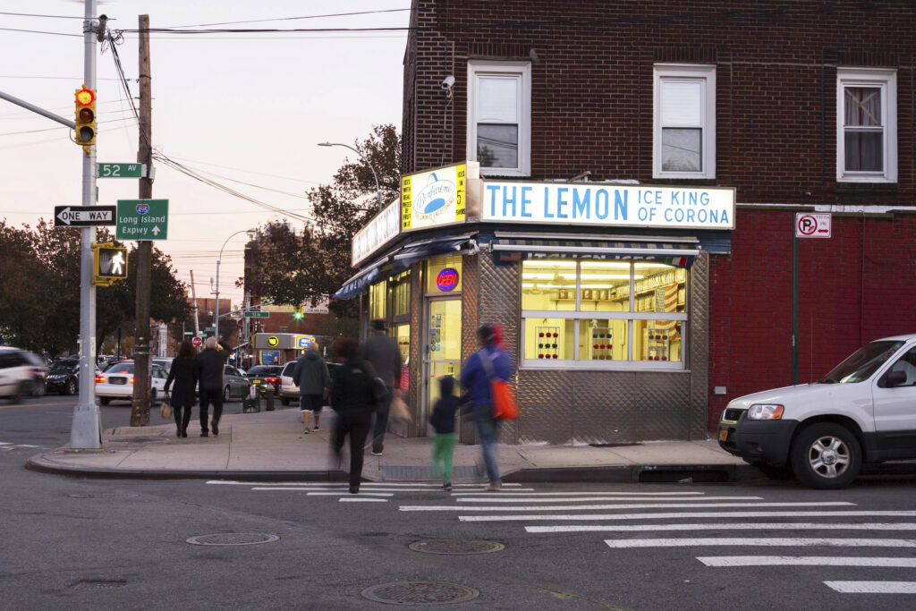Queens, le borough où New York recompose son récit 29 Corona Lemon Ice King 0f Corona Queens NYC Photo Matthew Penrod