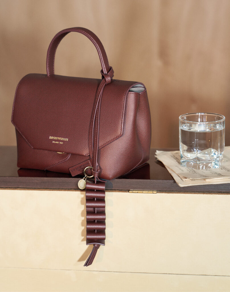 Emporio Armani relance « 1981 » : quand l'année de naissance devient signature 26 Emporio Armani 1981 bag 2