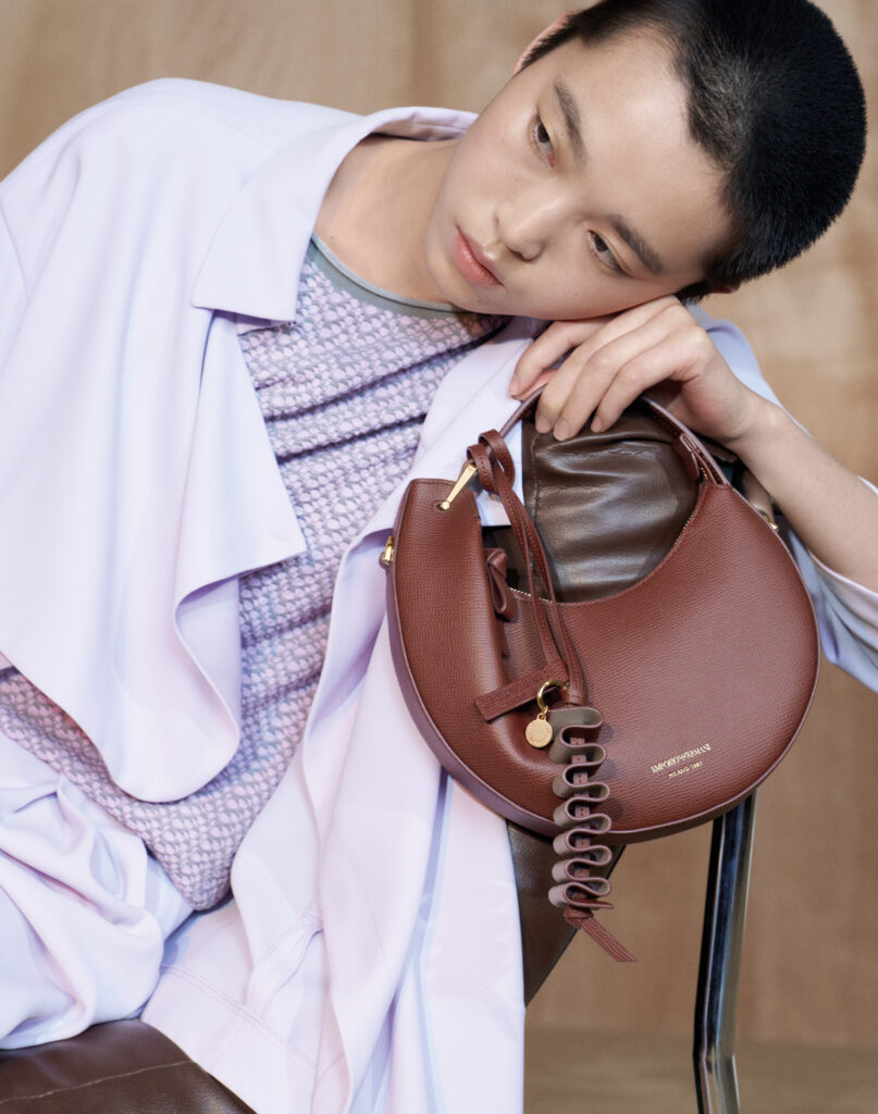 Emporio Armani relance « 1981 » : quand l'année de naissance devient signature 27 Emporio Armani 1981 bag 3