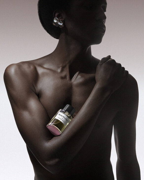 FM FY27 AcneStudiosBathandBody AS50ML Model 1 1080x1350
