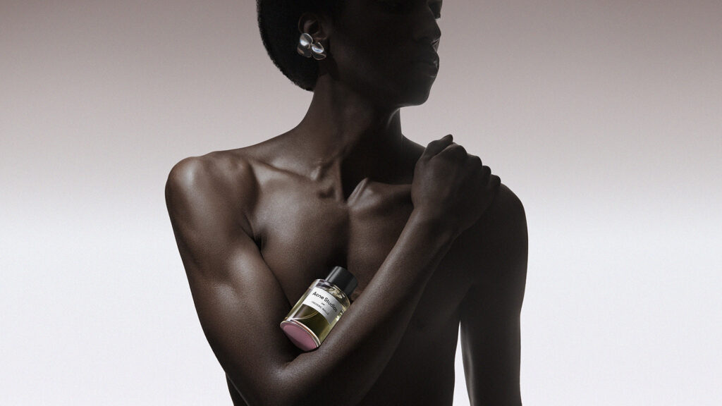 Frédéric Malle x Acne Studios : le corps comme territoire éditorial 26 FM FY27 AcneStudiosBathandBody AS50ML Model 1 1920x1080