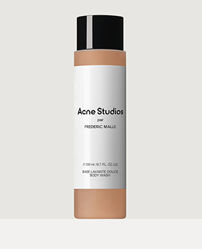 Frédéric Malle x Acne Studios : le corps comme territoire éditorial 30