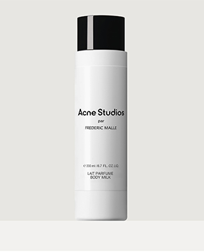 Frédéric Malle x Acne Studios : le corps comme territoire éditorial 31