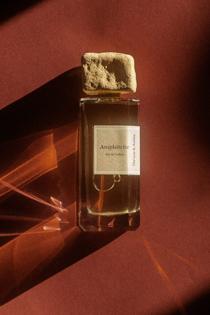 FOLIA Paris, the perfumery in the background 30 FOLIA Visuels Amphitrite Lifestyle 09