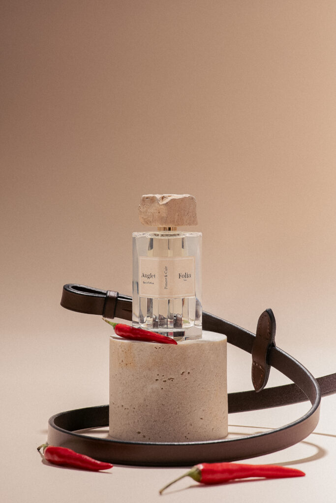 FOLIA Paris, the perfumery in the background 32 FOLIA Visuels Anglet lifestyle 01