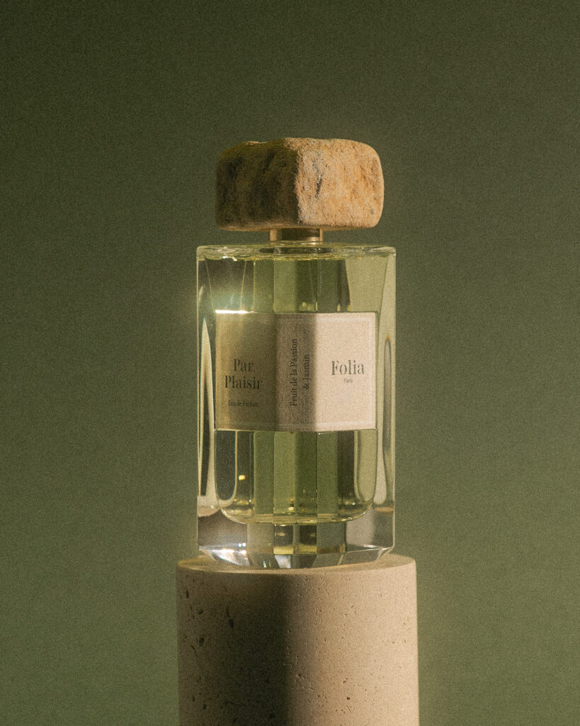 FOLIA Paris, the perfumery in the background 43 FOLIA Visuels Par Plaisir lifestyle 01