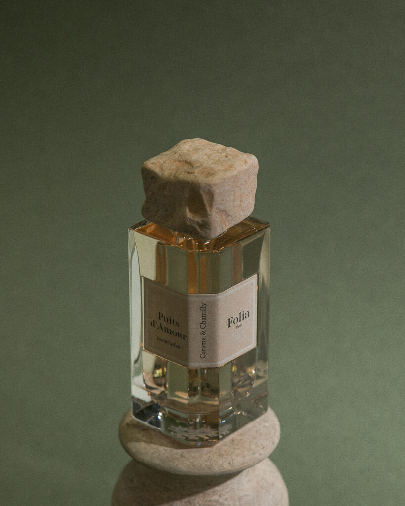 FOLIA Paris, the perfumery in the background 46 FOLIA Visuels Puits dAmour Lifestyle 05