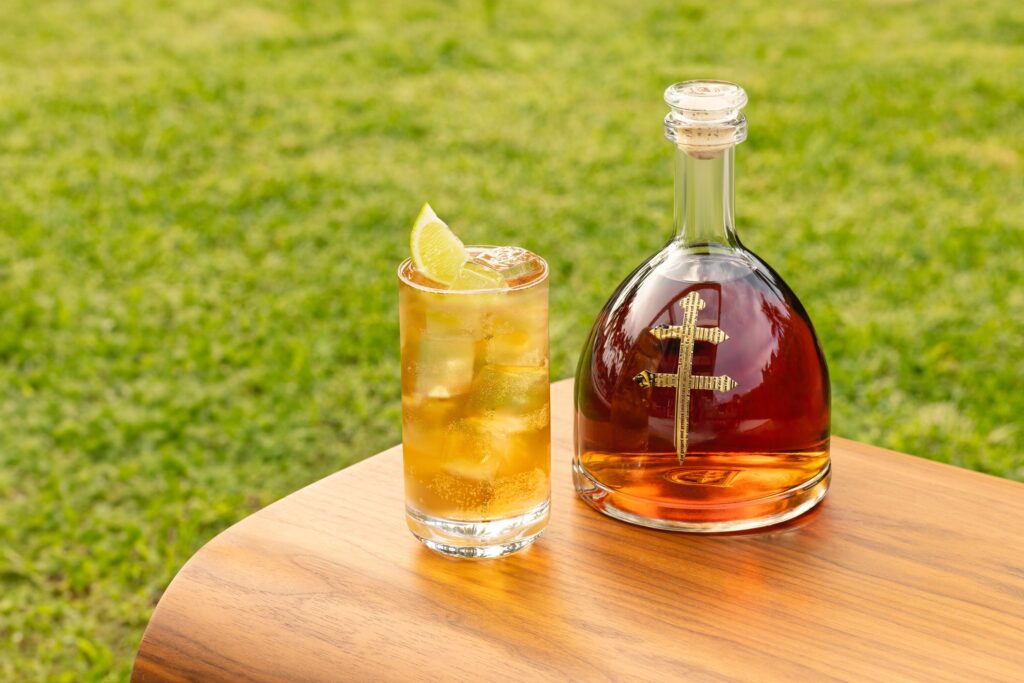 D’Ussé : le cognac qui revient en France par la porte du hip-hop 54 FY24 DUSSE Spring PoolDay11 Static