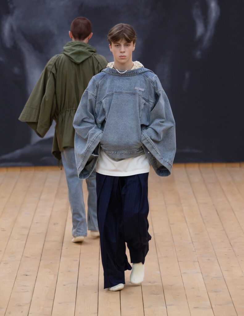Gosha Rubchinskiy Summer 2027: “Forum,” or Fashion as a Tool of Anthropology 51 Gosha Rubchinskiy Summer2027 Look016