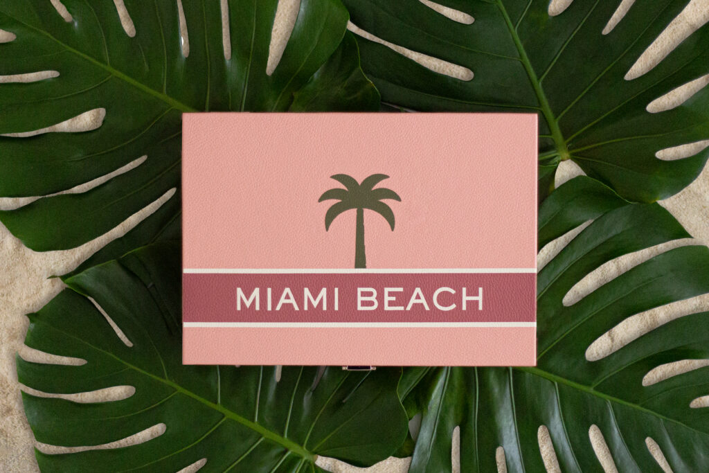Hector Saxe cartographie le monde en cuir de vachette grainé 38 HECTOR SAXE MIAMI BEACH