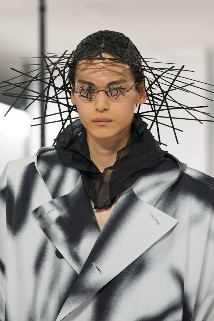 In Praise of Bamboo Shadows : Issey Miyake Men et le vêtement comme philosophie 36 IM MEN DETAILS LOOK 01 2X3