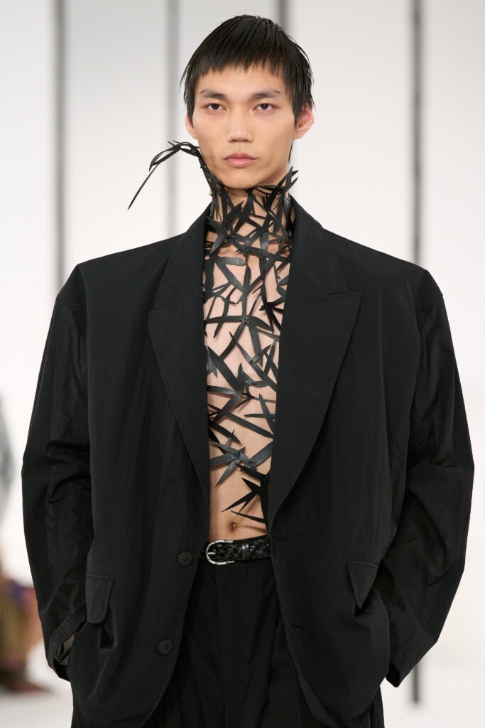 In Praise of Bamboo Shadows : Issey Miyake Men et le vêtement comme philosophie 30 IM MEN DETAILS LOOK 07 2X3