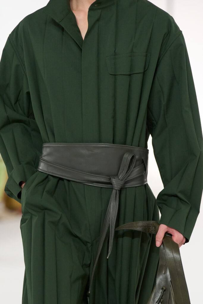 In Praise of Bamboo Shadows : Issey Miyake Men et le vêtement comme philosophie 37 IM MEN DETAILS LOOK 27 2X3