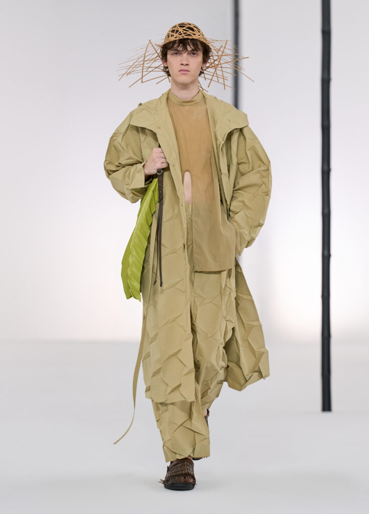 In Praise of Bamboo Shadows : Issey Miyake Men et le vêtement comme philosophie 73 IM MEN LOOKS 22 1240x1728px