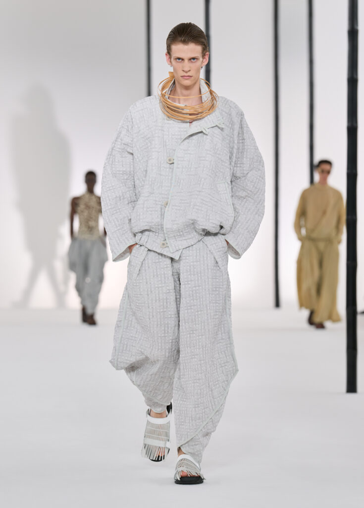 In Praise of Bamboo Shadows : Issey Miyake Men et le vêtement comme philosophie 79 IM MEN LOOKS 24 1240x1728px