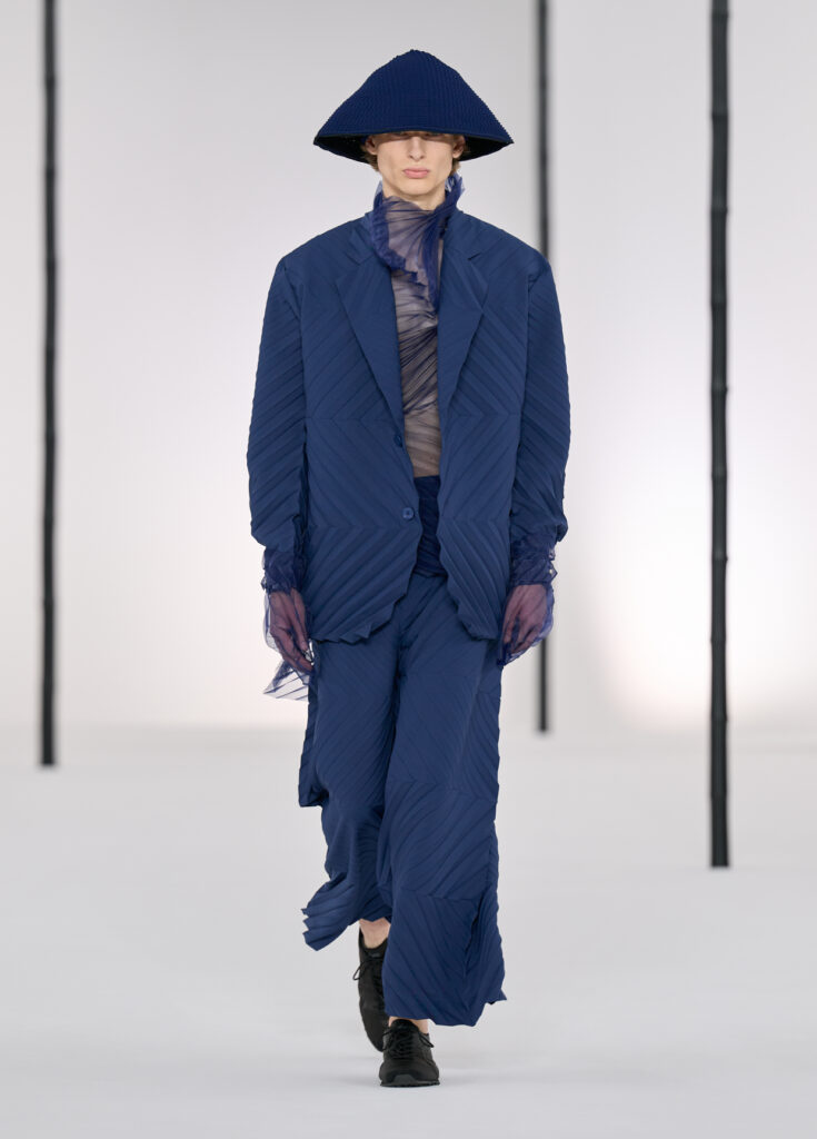In Praise of Bamboo Shadows : Issey Miyake Men et le vêtement comme philosophie 81 IM MEN LOOKS 32 1240x1728px