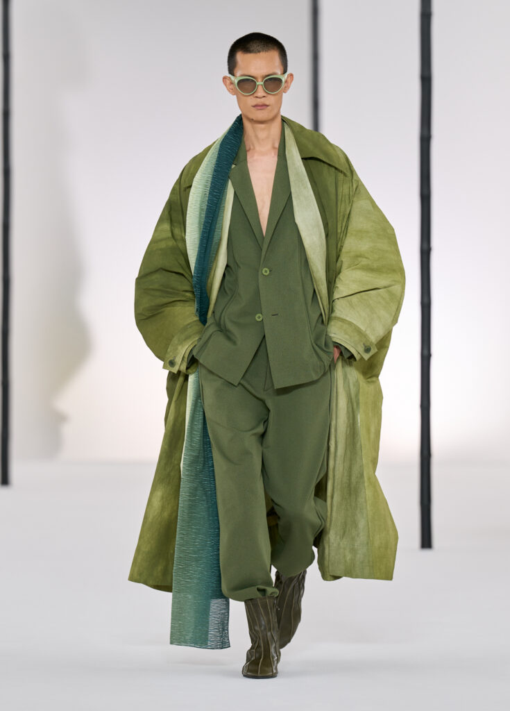 In Praise of Bamboo Shadows : Issey Miyake Men et le vêtement comme philosophie 96 IM MEN LOOKS 38 1240x1728px