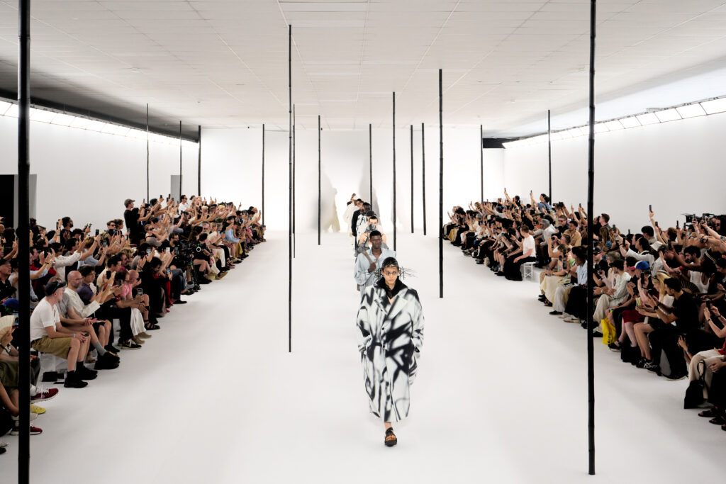 In Praise of Bamboo Shadows : Issey Miyake Men et le vêtement comme philosophie 107 IM MEN SHOW IMAGES 8 2x3 HIGH