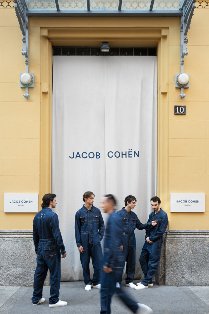 Le denim face à la moisson italienne 63 JACOB COHEN SS27 COLLECTION 239