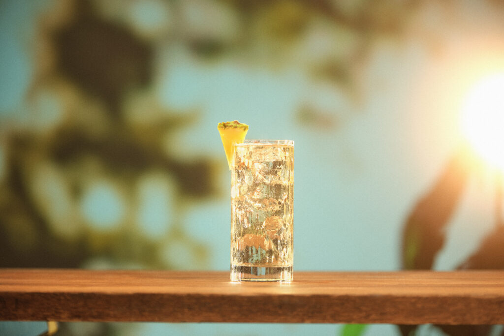 Jim Beam Pineapple, quand le bourbon s’ouvre à une nouvelle grammaire aromatique 28 JB Pineapple PR Select Serve