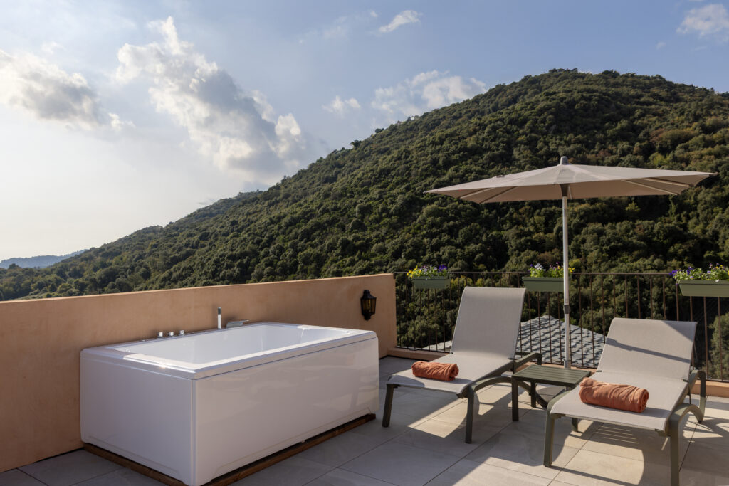 Domaine Santa Margherita: Corsica at Village Level 38 Jacuzzi Ambiance 1