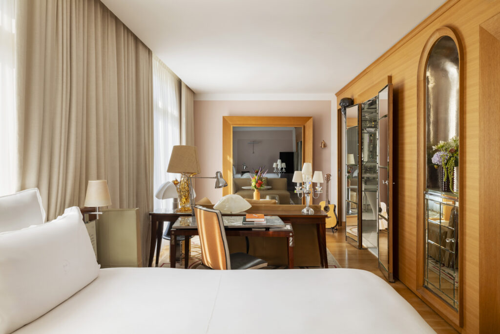Au Royal Monceau, la récompense de la durée 32 Le Royal Monceau Raffles Paris Chambre Executive 1@Vincent Leroux