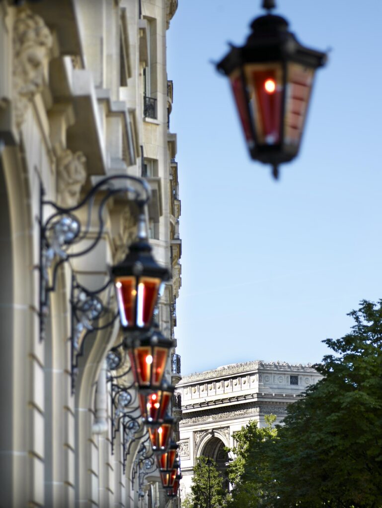 Au Royal Monceau, la récompense de la durée 42 Le Royal Monceau Raffles Paris Facade 2