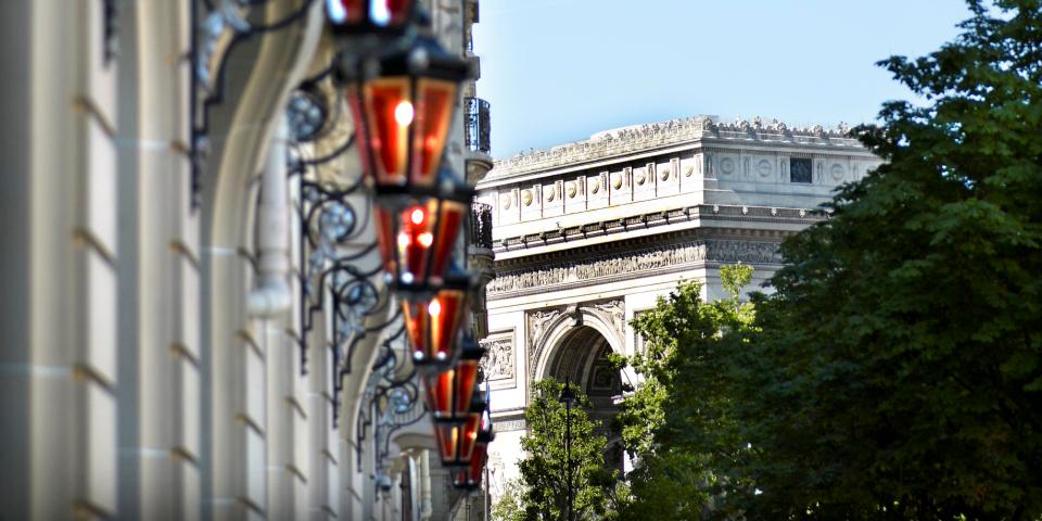 Au Royal Monceau, la récompense de la durée 43 Le Royal Monceau Raffles Paris Facade 3