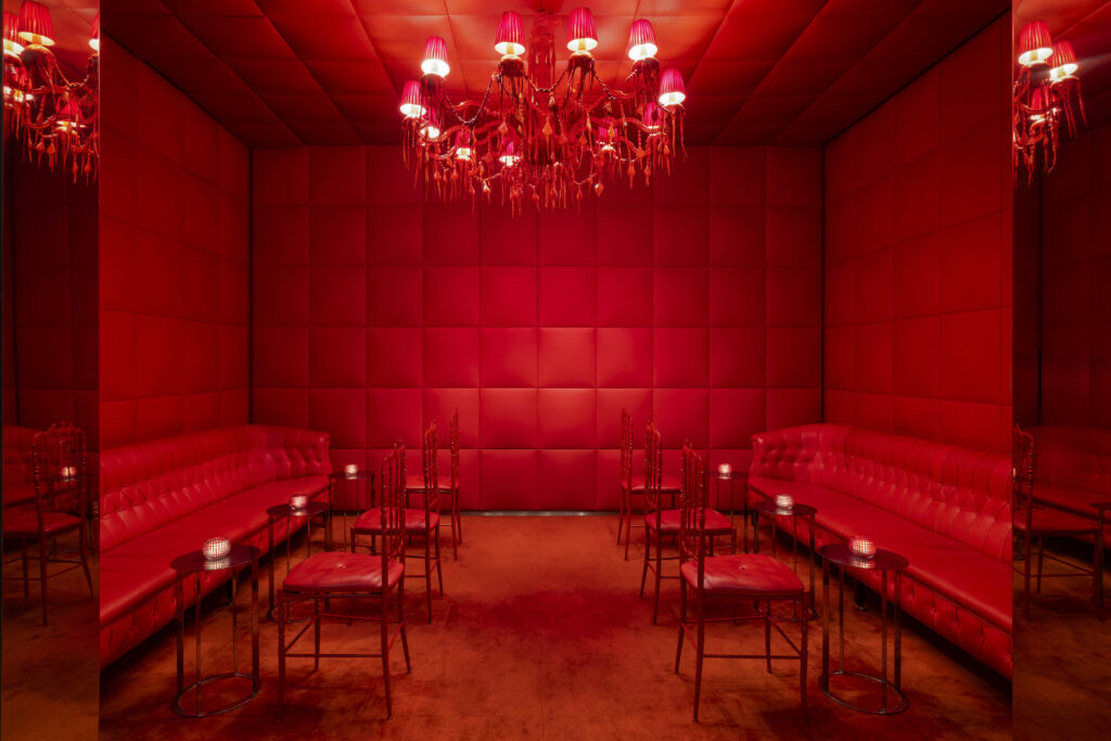 Au Royal Monceau, la récompense de la durée 51 Le Royal Monceau Raffles Paris Fumee Rouge @Vincent Leroux