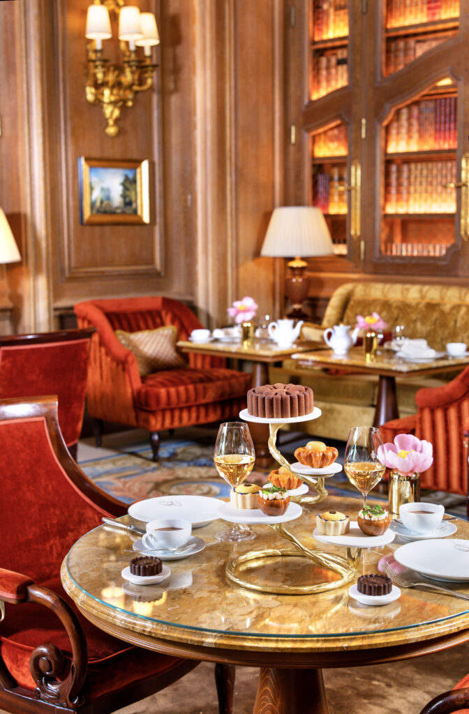 Au Salon Proust, le Ritz Paris réécrit l’heure du thé 32 Le Tea Time a la Francaise dOlivier Laine au Ritz Paris sous EMBARGO jusquau 12 aout 2026 ©Emanuela Cino 5
